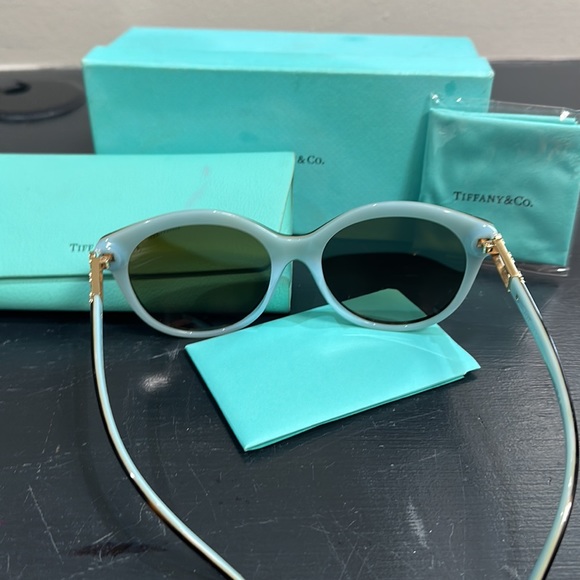 Tiffany & Co Tf4133 8134/t3 Tortoise Womens Cat Eye Sunglasses